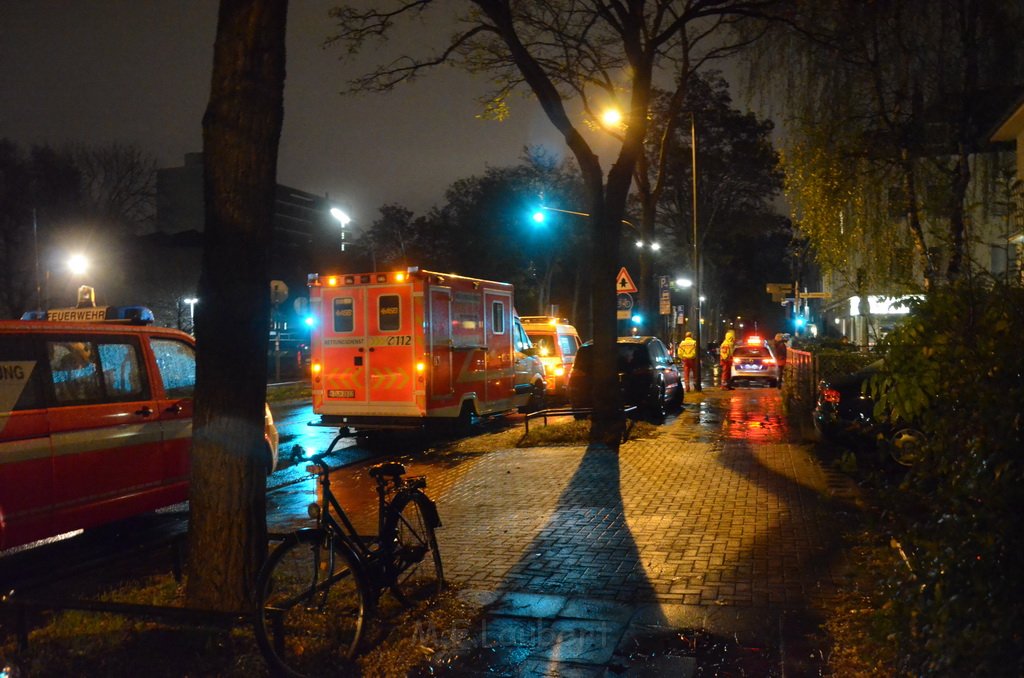 Einsatz BF Verdaechtiges Fahrzeug Koeln Suelz Zuelpischerstr Gustavstr P11.JPG - Miklos Laubert